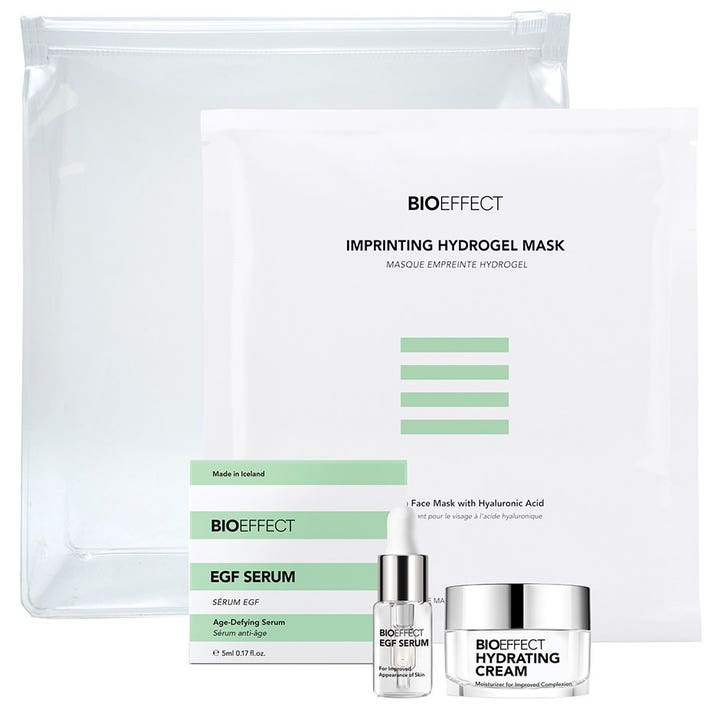 Bioeffect Power Duo hudpleiesett med fuktighetsgivende maske, serum og ansiktskrem i en gjennomsiktig mappe.