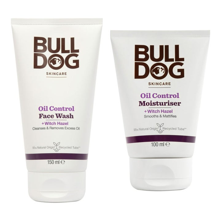 Bulldog Oil Control Face Wash 150 ml og Moisturiser 100 ml mattende ansiktspleie i hvite tuber med lilla detaljer