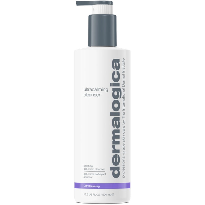Dermalogica UltraCalming Cleanser 500 ml beroligende ansiktsrens i hvit pumpeflaske med grå detaljer og lilla dekor
