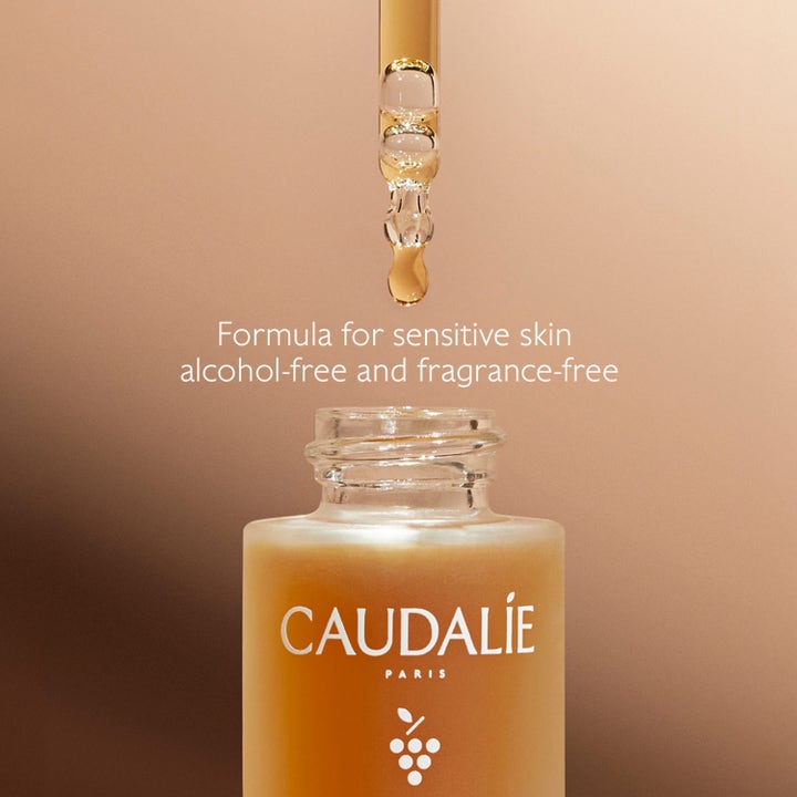 Caudalie Self-Tan Sun Drops 15 ml parfymefrie selvbruningsdråper gir naturlig glød med gyllen dråpe fra pipette.