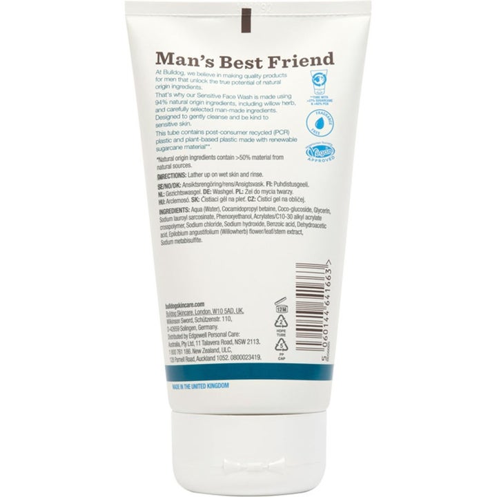 Bulldog Sensitive Face Wash 250 ml skånsom ansiktsvask baksiden av hvit tube med ingrediensliste.