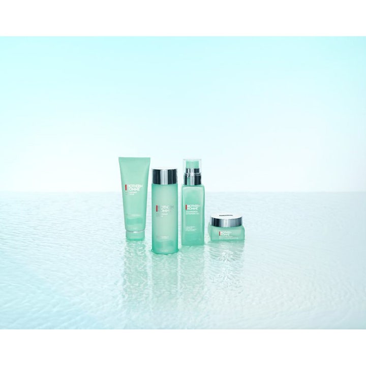 Biotherm Aquapower 72H Gel-Cream 50 ml fuktighetskrem i lysegrønn krukke plassert i vann med andre produkter