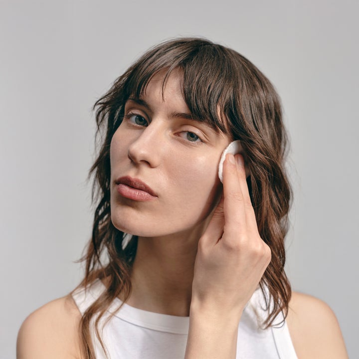 Jorgobé BHA Exfoliator 150 ml eksfolierende serum som påføres med bomullspad for en renere hud.