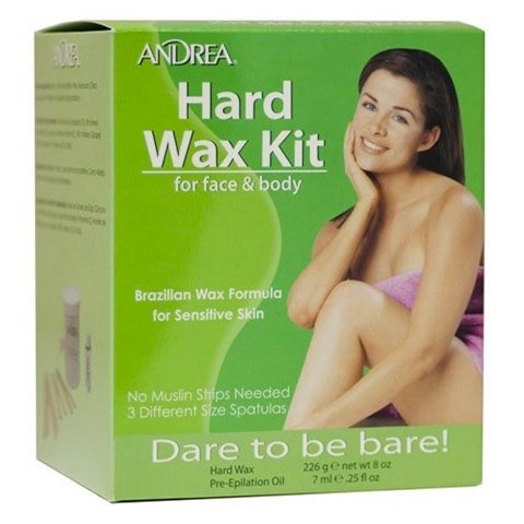 Andrea Hard Wax Kit 226 g hårfjerning for sensitiv hud i grønn eske dekorert med en smilende kvinne med glatt hud.
