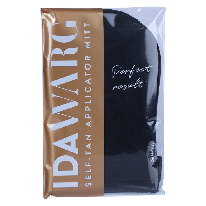 IDA WARG Beauty Tanning Mitt selvbruningshanske i svart fløyel som gir et jevnt og perfekt resultat.