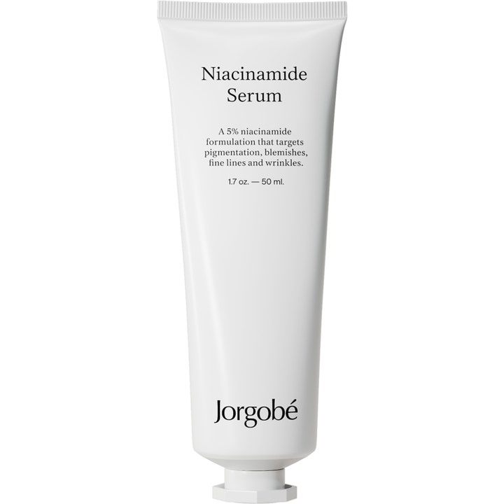 Jorgobé Niacinamide Serum 50 ml reduserer pigmentering og urenheter i en stilren hvit tube med sort tekst