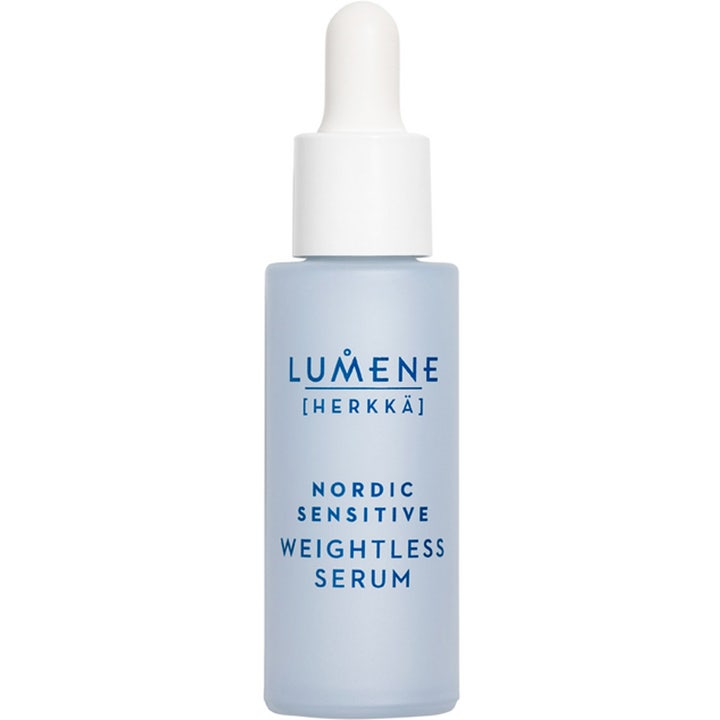 Lumene Nordic Sensitive Weightless Serum beroligende ansiktsserum i lyseblå glassflaske med hvit pipette