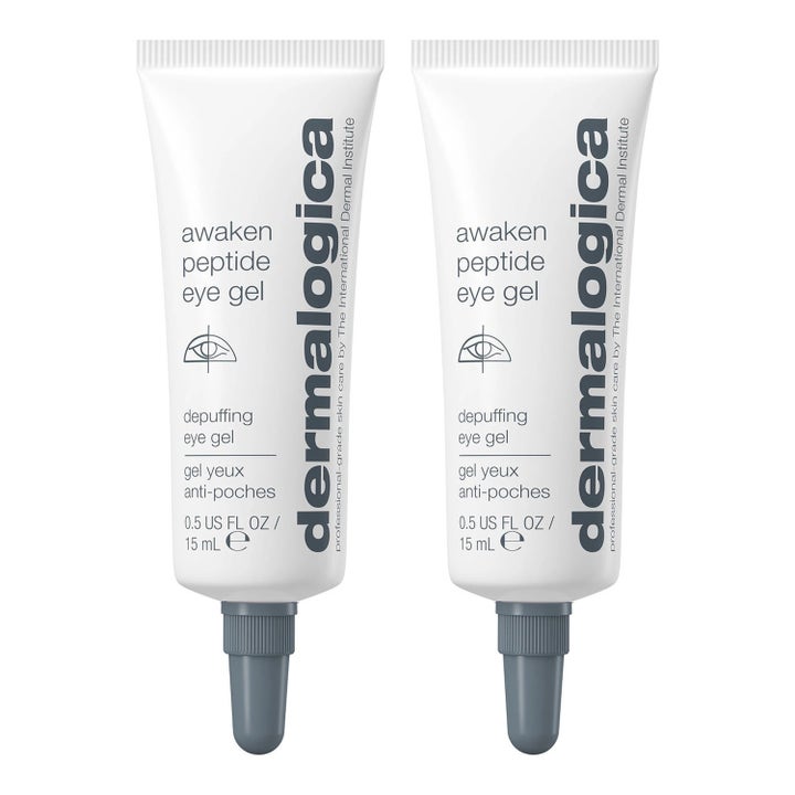 Dermalogica Awaken Peptide Eye Gel 15 ml mot hovne øyne er en oppstrammende øyegel i to hvite tuber.