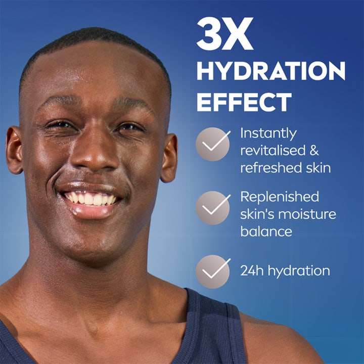 NIVEA Protect & Care After Shave Balm 100 ml gir fuktighet vist med en smilende mann og tekst om 3X hydration effect