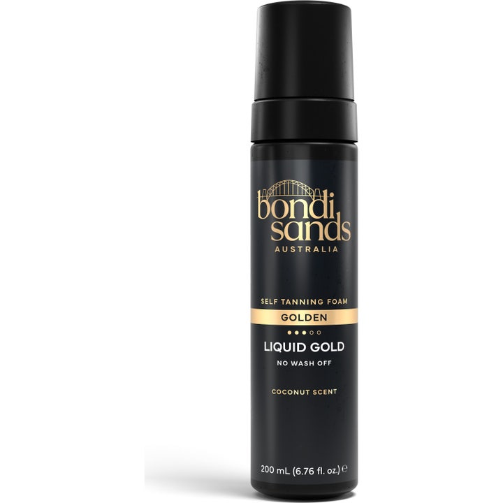 Bondi Sands Liquid Gold 200 ml selvbruningsskum gir gyllen glød i en elegant sort flaske med gulldetaljer
