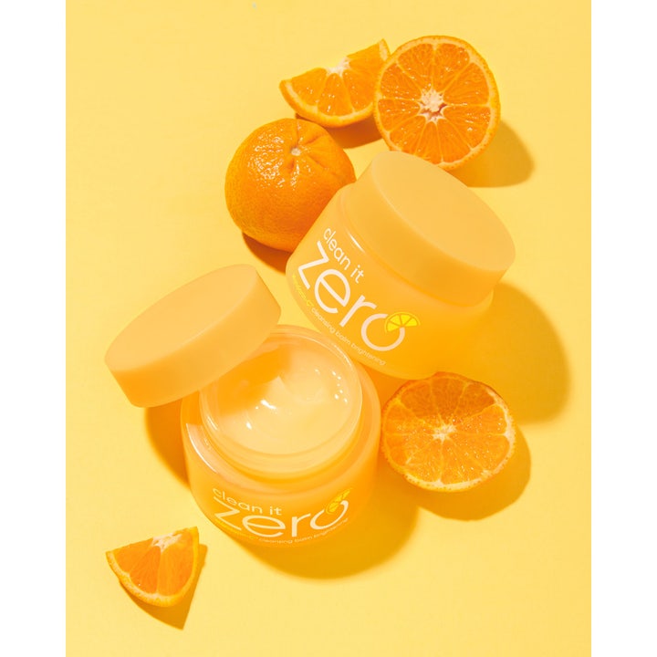 Banila Co Clean It Zero Cleansing Balm Brightening 100 ml glødgivende ansiktsrengjøring i oransje krukke med ferske mandariner.