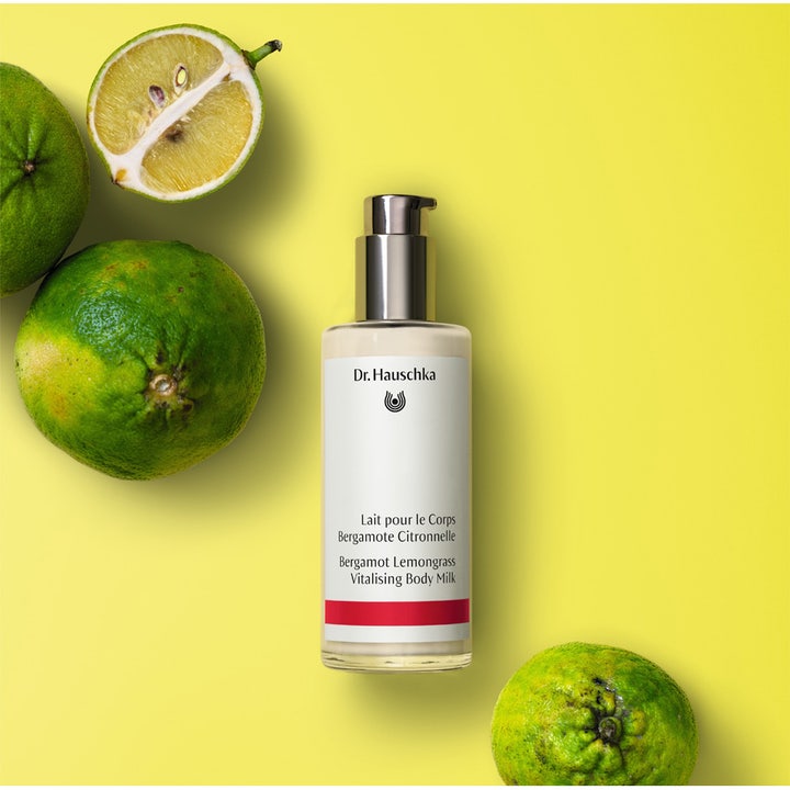 Dr. Hauschka Bergamotte Lemongrass Vitalising Body Milk 145 ml vitaliserende kroppslotion ved frisk bergamottfrukt