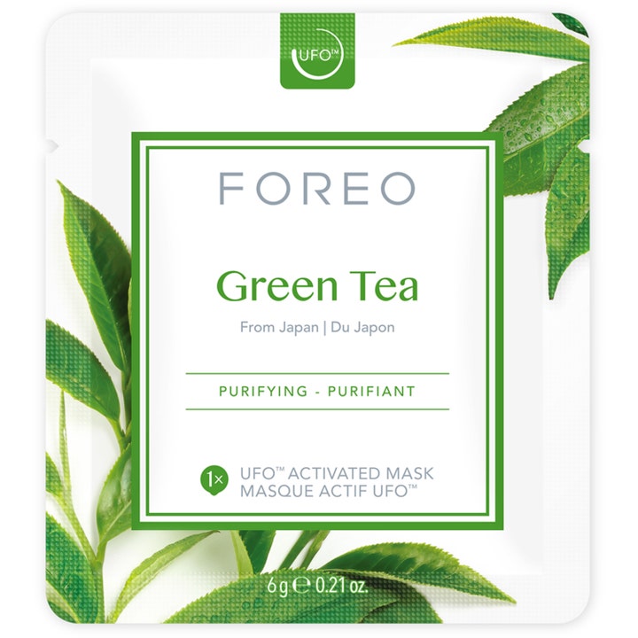 FOREO UFO Mask Green Tea 6 g rensende sheetmaske i hvit forpakning med friske grønne teblader