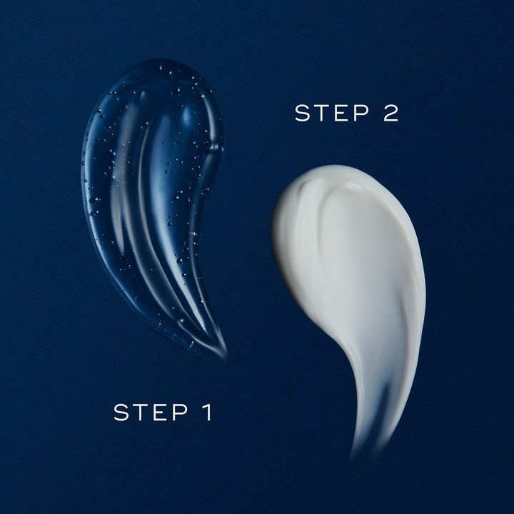 Medik8 H.E.O Mask 2 x 50 ml fuktmaske viser tekstur av trinn 1 blå gel og trinn 2 hvit krem på blå bakgrunn
