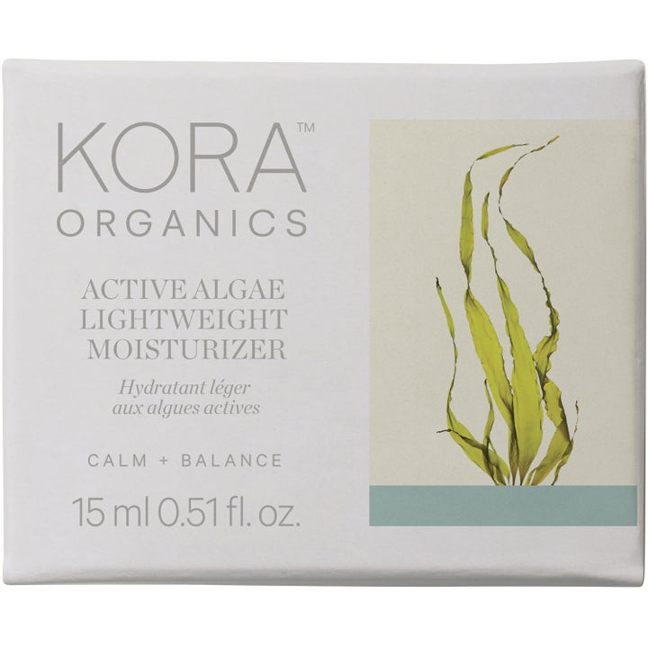 KORA Organics Active Algae Lightweight Moisturizer 15 ml beroligende dagkrem i hvit eske med algeillustrasjon