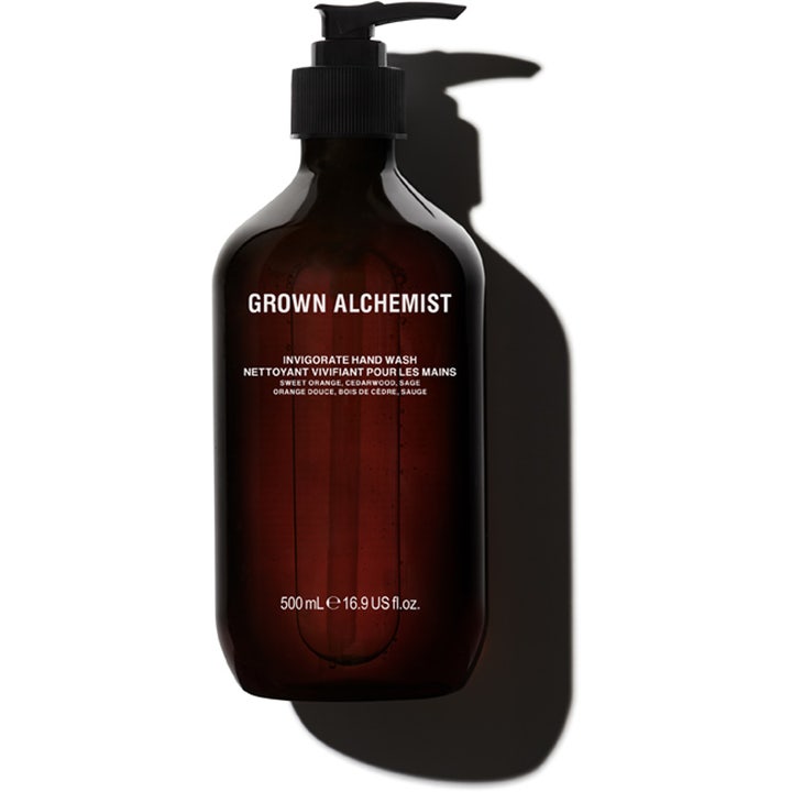 Grown Alchemist Invigorate Hand Wash 500 ml oppkvikkende håndsåpe i en brun flaske med svart pumpe