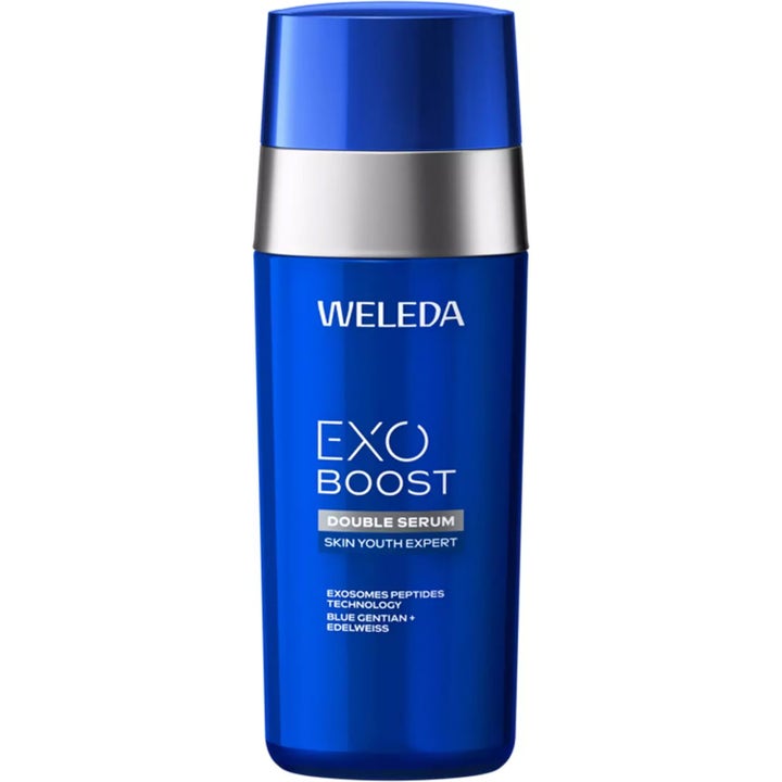 Weleda Exo Boost Double Serum 30 ml oppstrammende ansiktsserum i en dyp blå flaske med stilrene sølvdetaljer.