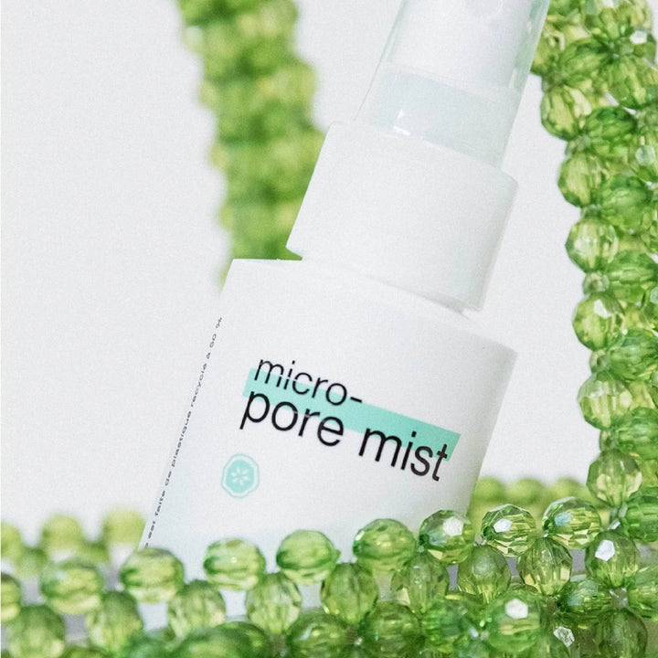 Dermalogica Clear Start Micro-Pore Mist niacinamid ansiktsspray som minimerer porer vist med grønne perler