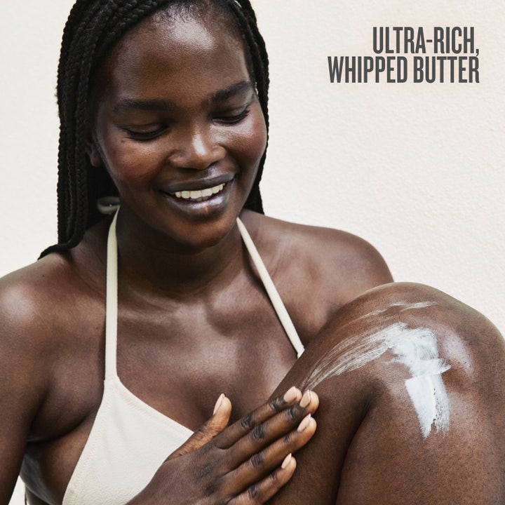 Sol de Janeiro Delicia Drench Body Butter 240 ml fuktighetsgivende kroppskrem med kremet tekstur og lilla pasjonsblomst