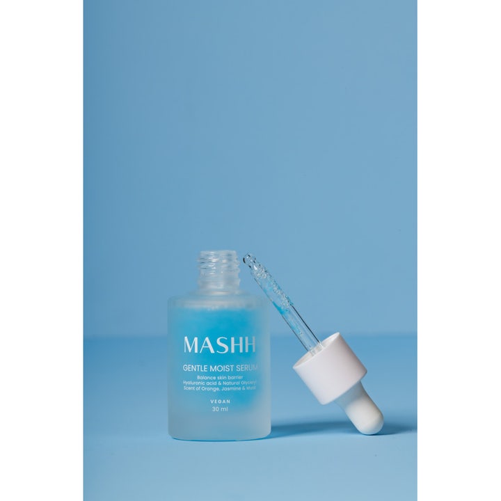 MASHH Gentle Moist Serum 30 ml vegansk ansiktsserum med hyaluronsyre i frostet glassflaske med hvit pipette