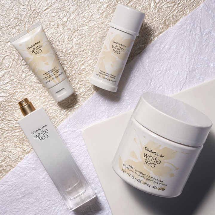 Elizabeth Arden White Tea Body Cream 400 ml fuktighetsgivende kroppskrem i hvit krukke vist med andre produkter