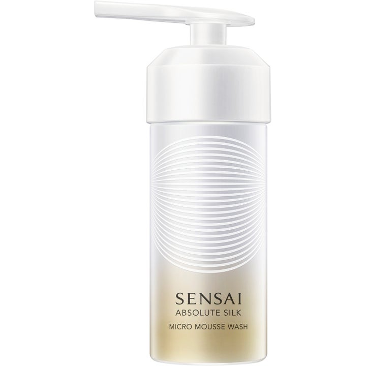 Sensai Saho Trial Set 149 ml ansiktsrens i hvit pumpeflaske med gullgradient som gir huden ny glød