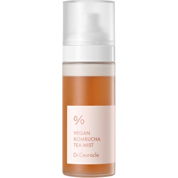 Dr.Ceuracle Vegan Kombucha Tea Mist fuktighetsgivende ansiktsspray i frostet flaske med ravfarget væske og hvit etikett.