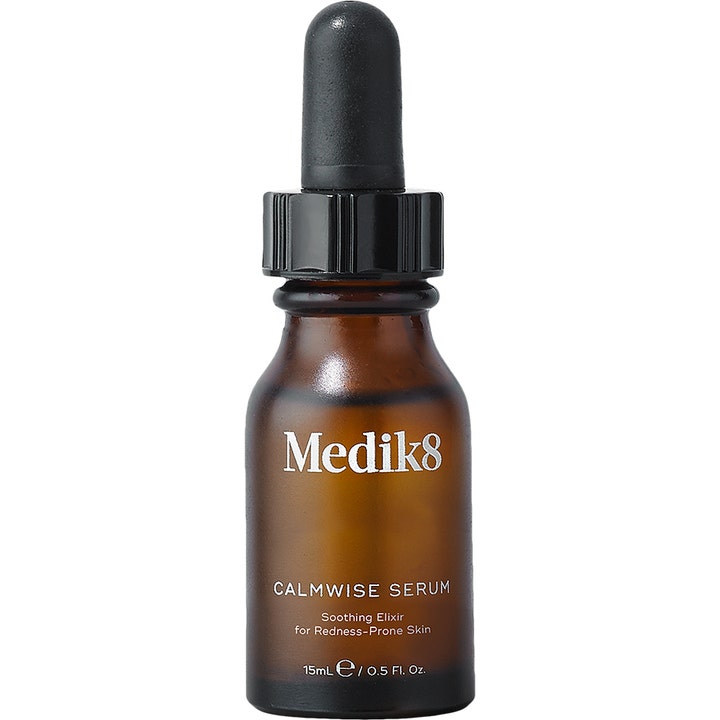Medik8 Calmwise Serum 15 ml beroligende ansiktsserum mot rødhet i en mørk brun glassflaske med svart pipette