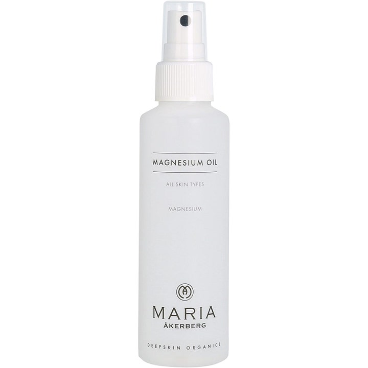 Maria Åkerberg Magnesium Oil 125 ml beroligende kroppsolje i frostet hvit sprayflaske med gjennomsiktig kork.