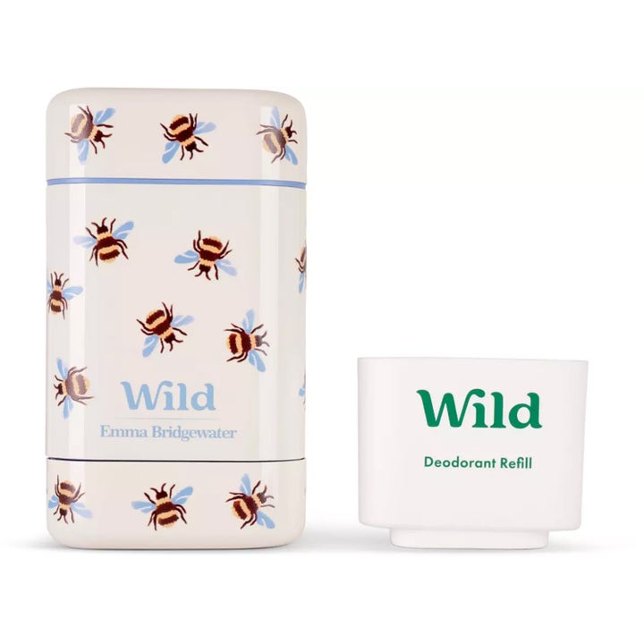 Wild Deo Stick Bee Case 40 g gjenbrukbar deodorant i metall med Emma Bridgewater humlemønster og hvit refill.