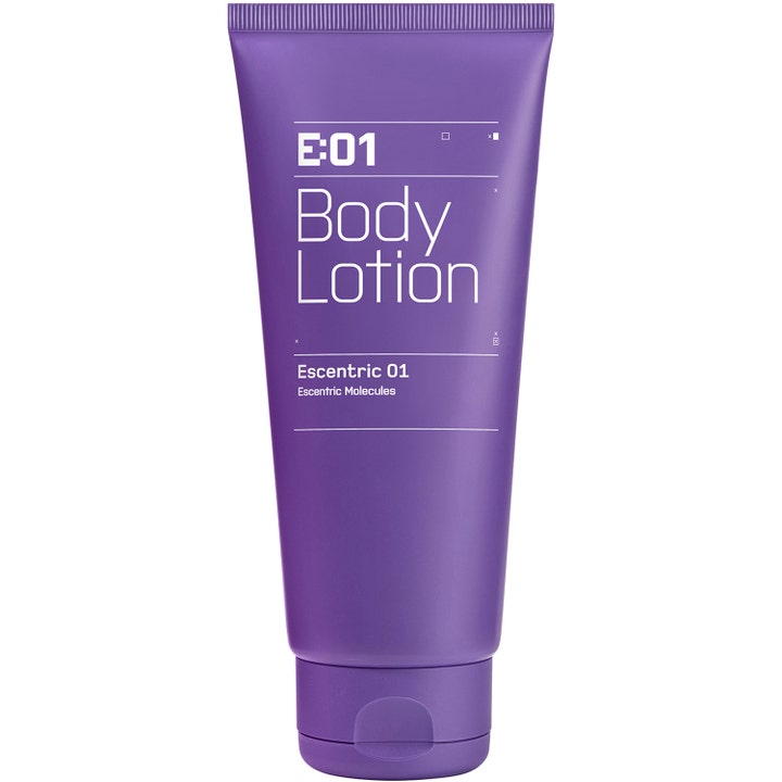 Escentric Molecules Escentric 01 Body Lotion fuktighetsgivende kroppskrem i en minimalistisk lilla tube med hvit tekst.