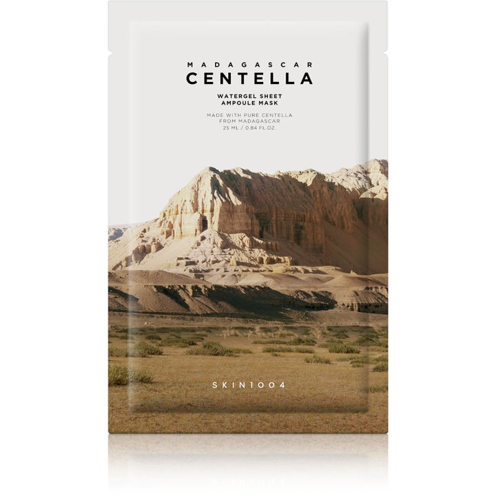 SKIN1004 Madagascar Centella Watergel Sheet Ampoule Mask 25 ml beroligende ansiktsmaske i hvit pose med landskapsmotiv.