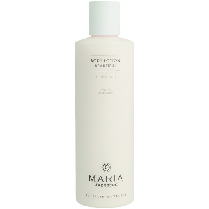 Maria Åkerberg Body Lotion Beautiful mykgjørende kroppskrem i hvit minimalistisk flaske med duft av appelsin og kardemomme.