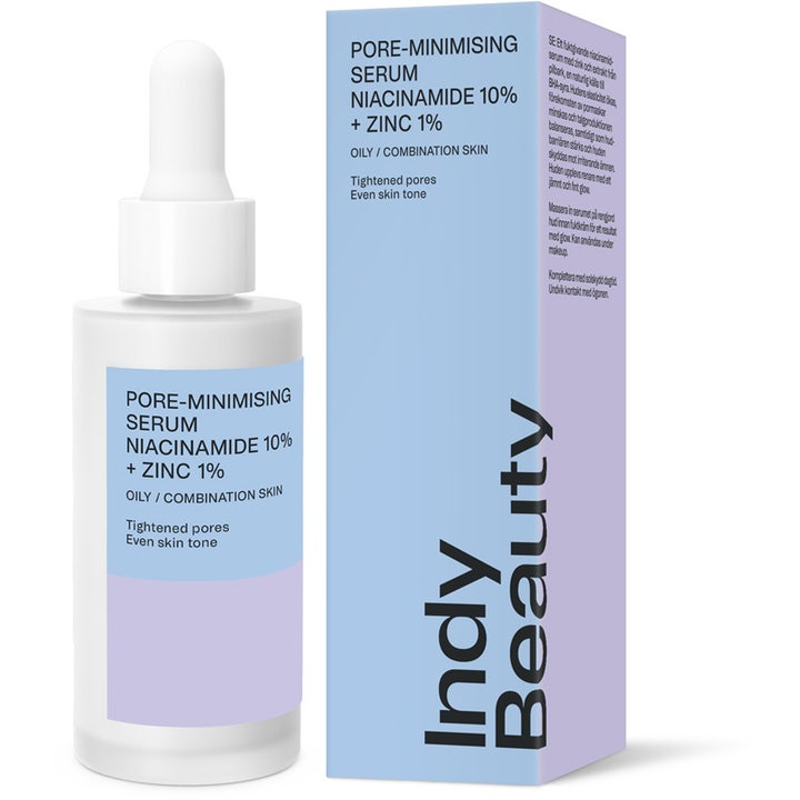 Indy Beauty Pore-minimising Serum 30 ml minsker porer med niacinamid i hvit glassflaske med pipette og lyseblÄ eske.