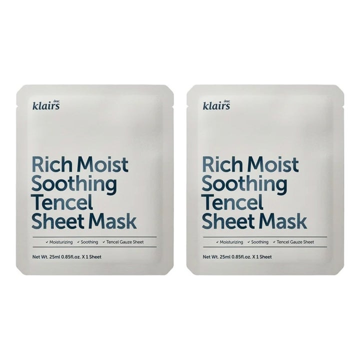 Klairs Rich Moist Soothing Tencel Sheet Mask 25 ml beroligende ansiktsmaske to hvite poser med blå tekst ved siden av hverandre