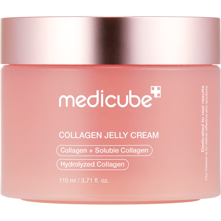 Medicube Collagen Jelly Cream 110 ml gir spenst og fuktighet i en rosa frostet krukke med rosegullfarget lokk.