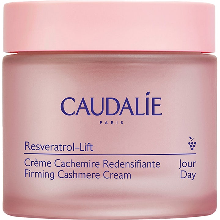 Caudalie Resveratrol-Lift Firming Cashmere Cream oppstrammende dagkrem i rosa frostet glasskrukke med rosa lokk