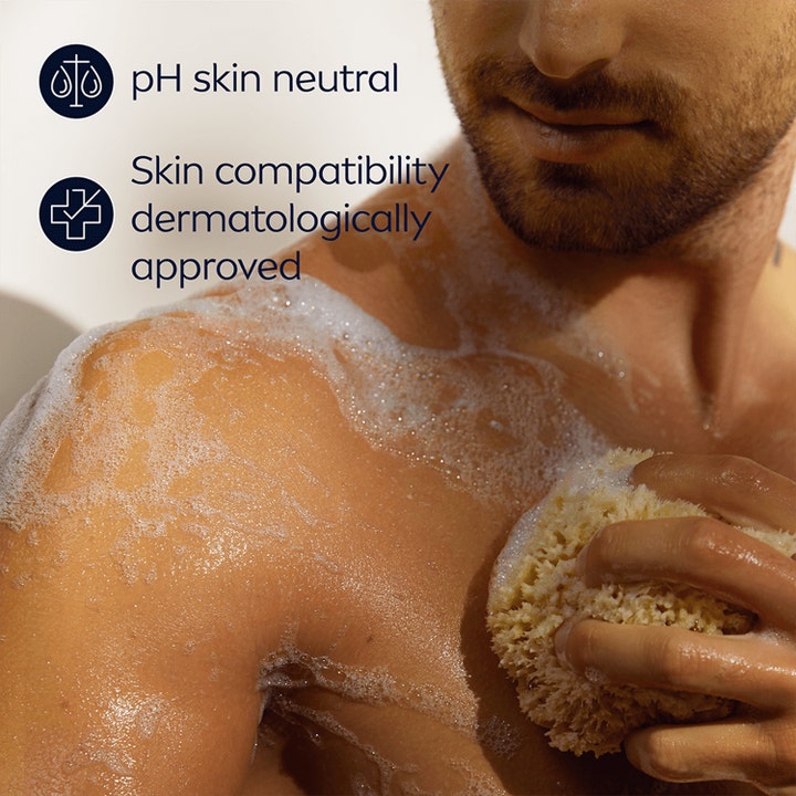 NIVEA MEN Active Clean 250 ml dusjkrem gir en ren følelse med skum og svamp, pH-nøytral og dermatologisk testet