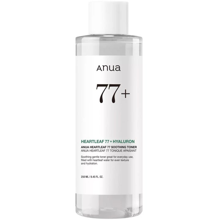 Anua Heartleaf 77% Soothing Toner 250 ml beroligende ansiktsvann i frostet flaske med hvit etikett og kork.