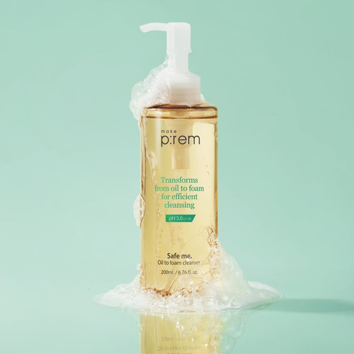 Make Prem Safe Me Oil To Foam Cleanser 200 ml ansiktsrens med pH 5.0 i pumpeflaske med gyllen olje og hvitt skum