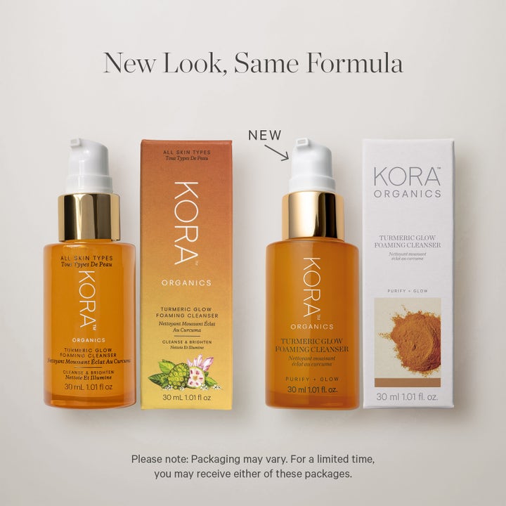 KORA Organics Turmeric Glow Foaming Cleanser 30 ml renseskum som gir glød i ny hvit eske ved siden av oransje flaske
