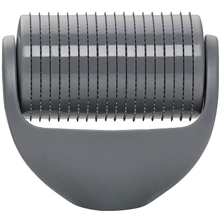Skin Roller 1 stk stimulerer hudfornyelse og glød med tette rader av fine metallnåler montert på en grå rulle