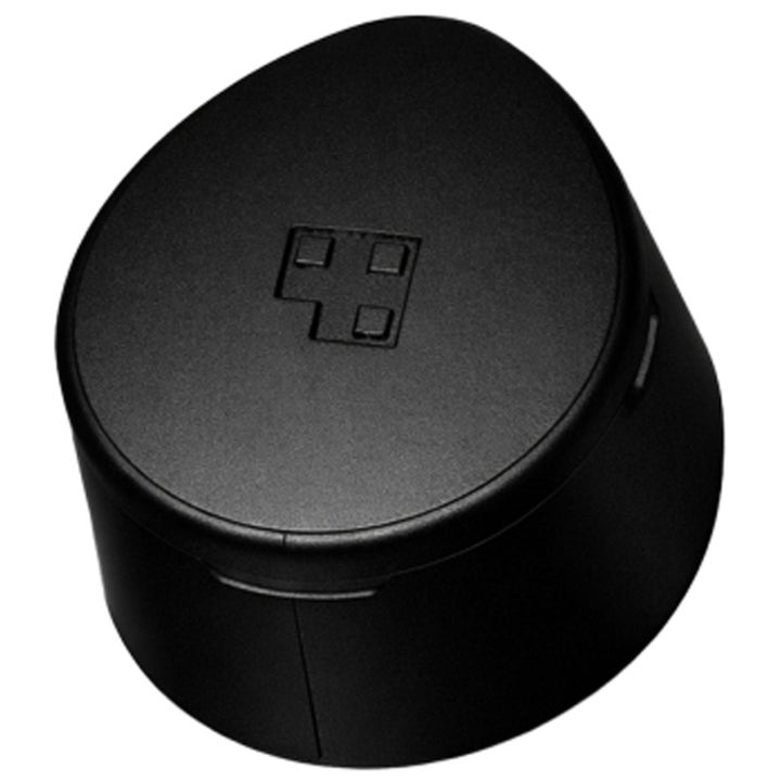 Pür Cosmetics 4-in-1 Pressed Mineral Makeup fundament i en matt sort beholder med preget logo