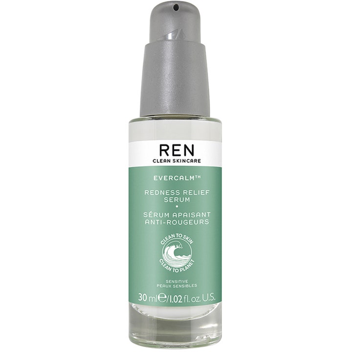 REN Clean Skincare Evercalm Redness Relief Serum 30 ml beroligende ansiktsserum i glassflaske med grønn etikett og grå pumpe