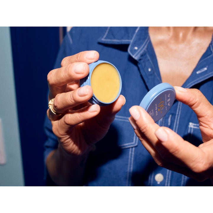 Rudolph Care Sun Balm 10 ml solkrem for ansiktet med SPF 50 i en liten blå boks som viser den gule teksturen.