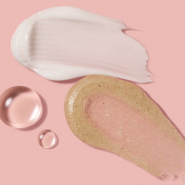 Ole Henriksen TOUCH Nourishing Body Oil 300 ml nærende kroppsolje med hvit krem og klare dråper på rosa bakgrunn