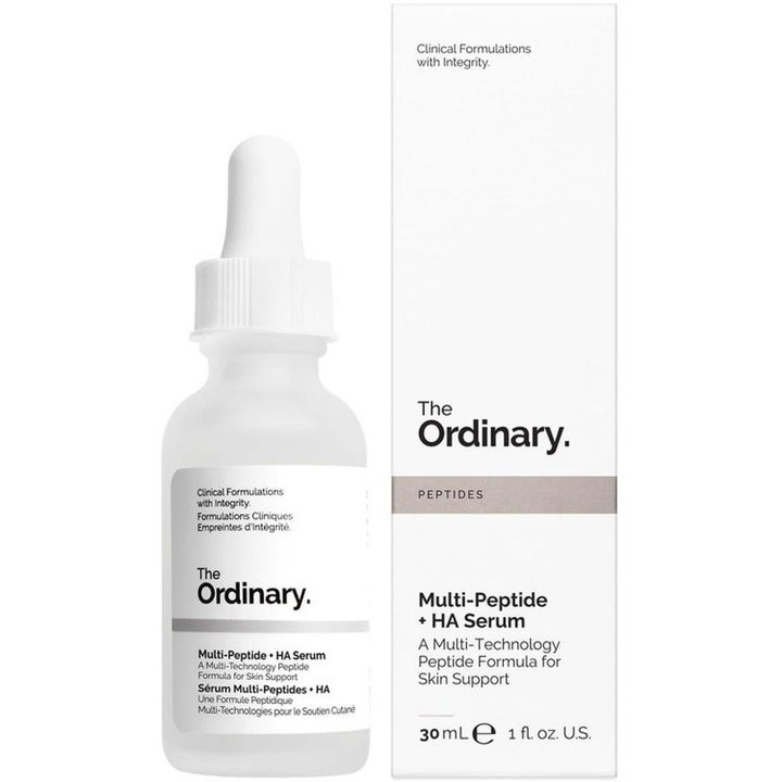 The Ordinary Multi-Peptide + HA Serum 30 ml hudpleiesett i frostet glassflaske med hvit eske for hudstøtte.