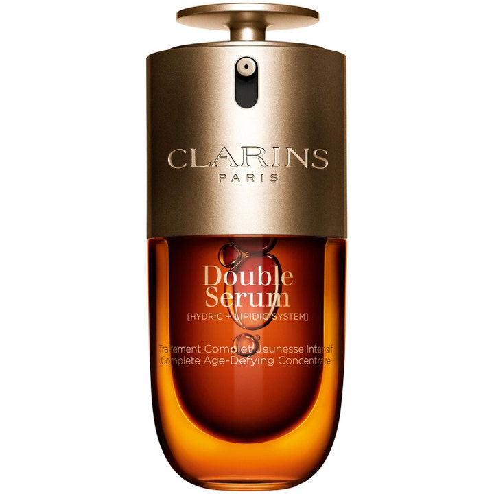Clarins Double Serum 50 ml i pumpeflaske som gir glød i en elegant glassbeholder med gulldetaljer.