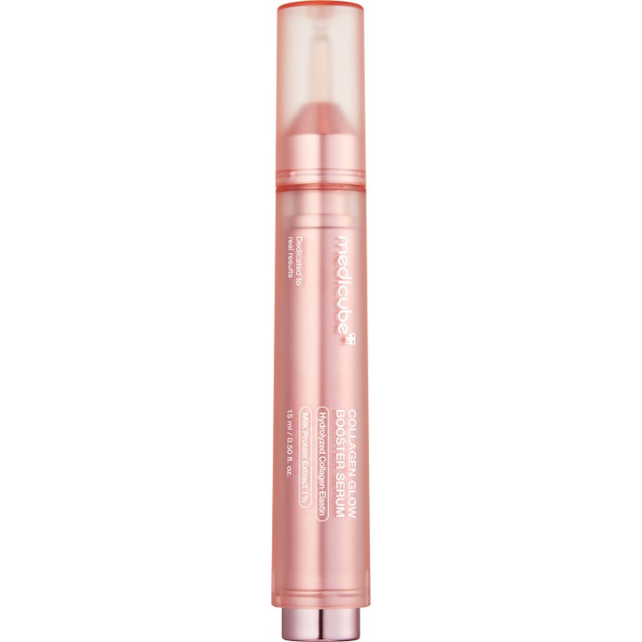 Medicube Collagen Glow Booster Serum 15 ml gir glød i en slank rosa metallisk hylse med gjennomsiktig kork