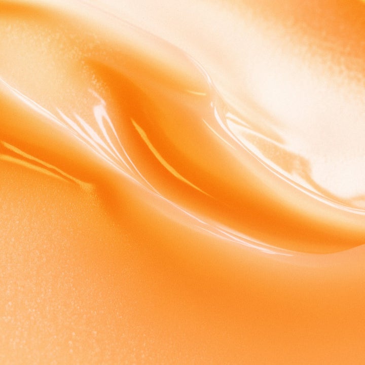 Biotherm Radiance Ritual hudpleiesett viser en fyldig og glansfull oransje kremkonsistens som gir glød.